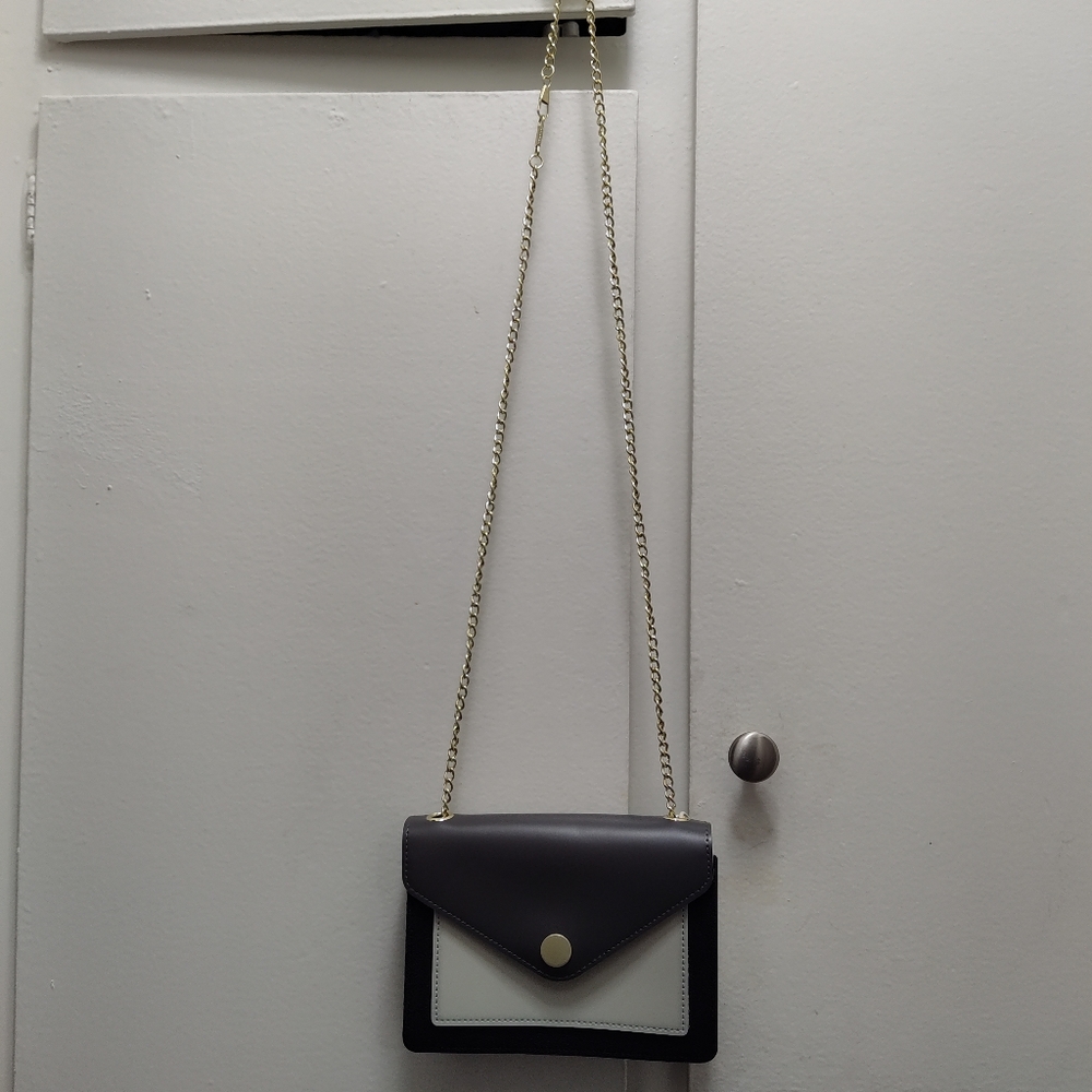 Womens chain small crossbody purse.